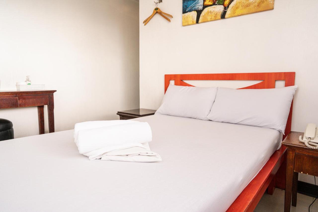 Getz Hotel Manila Bagian luar foto