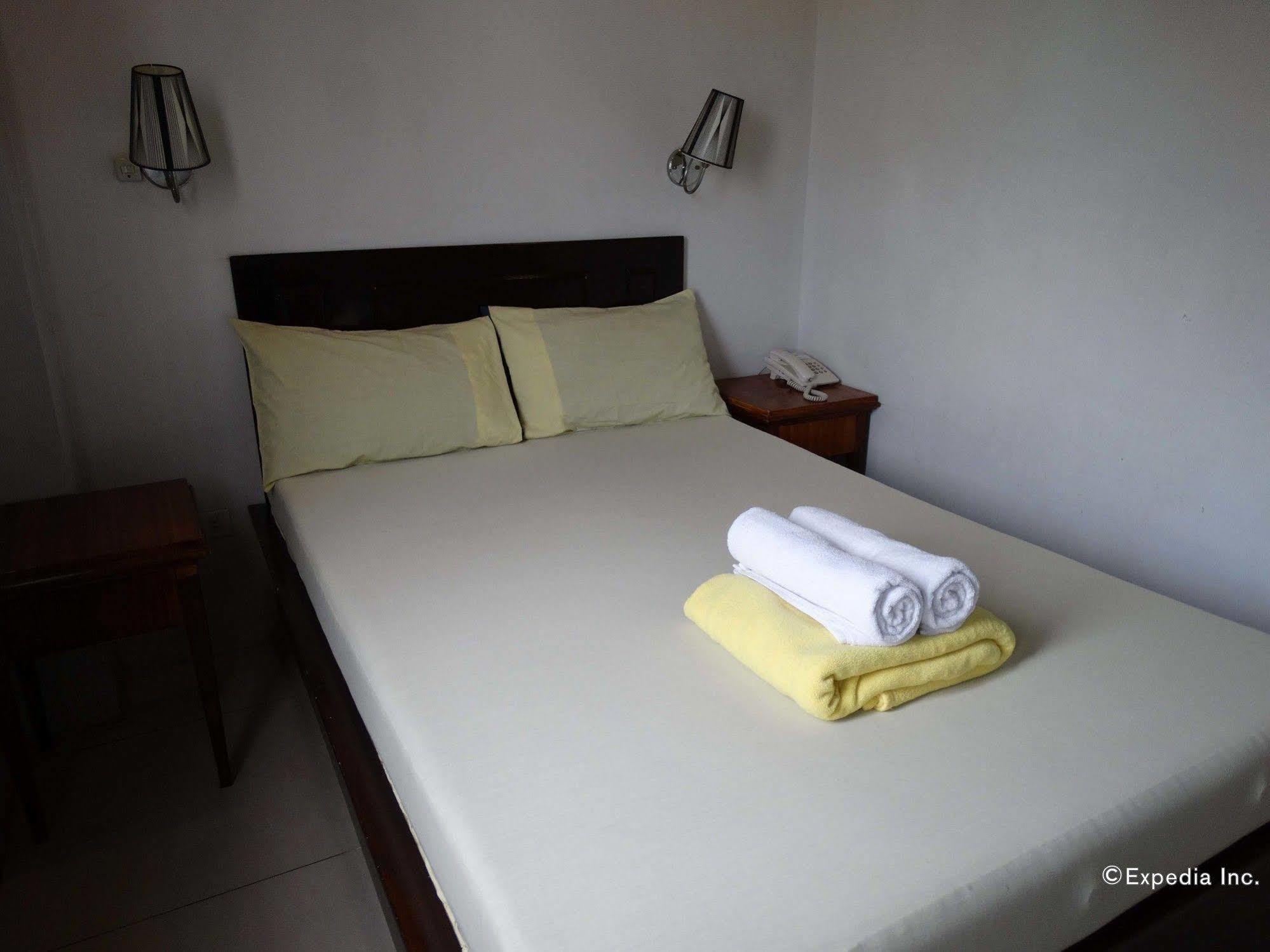 Getz Hotel Manila Bagian luar foto