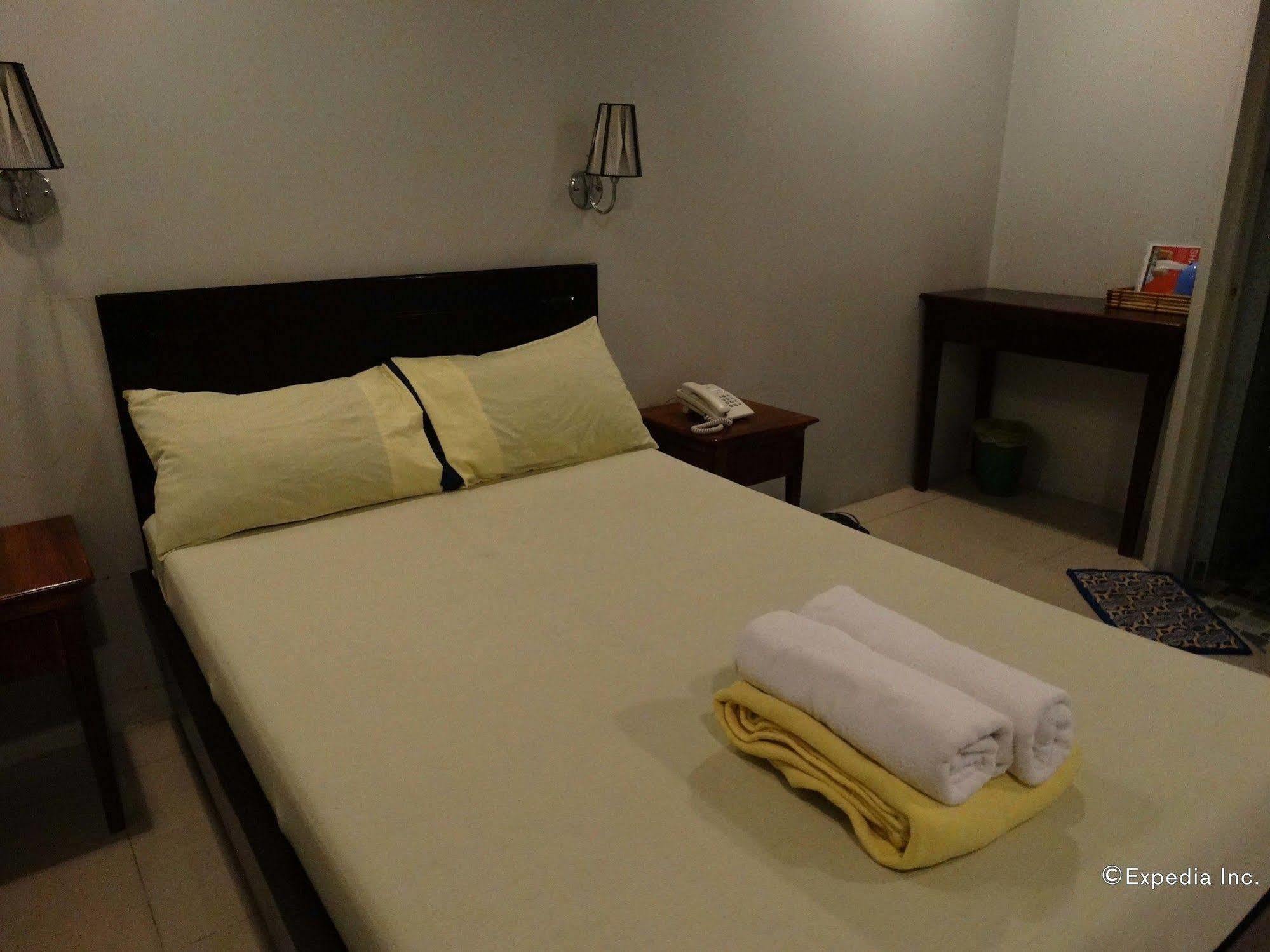 Getz Hotel Manila Bagian luar foto