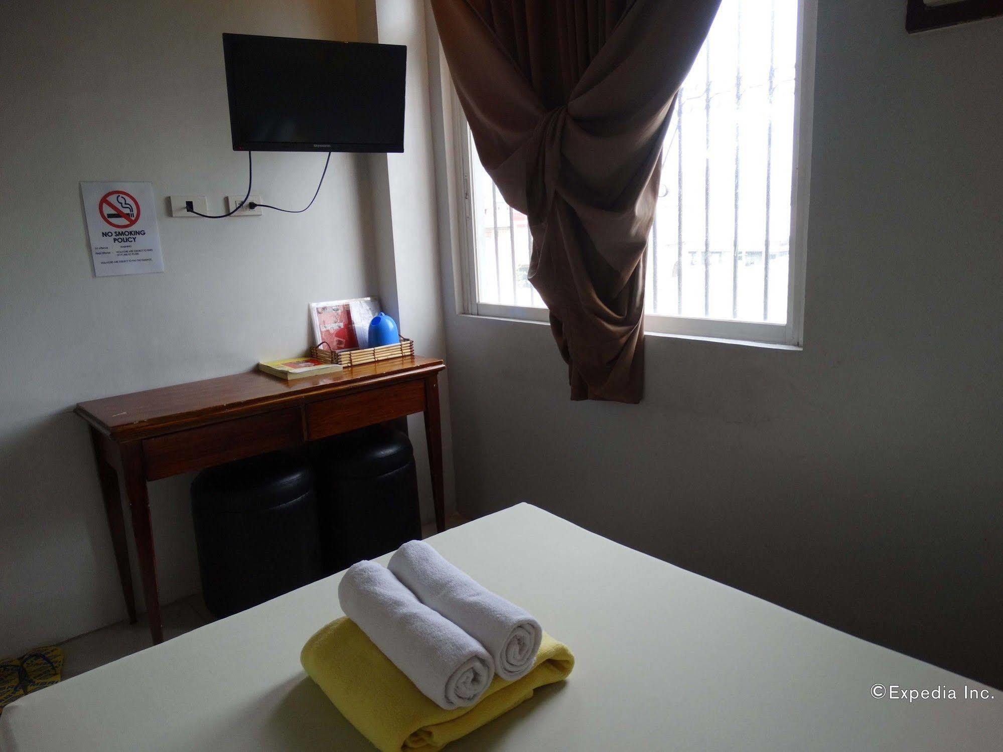 Getz Hotel Manila Bagian luar foto