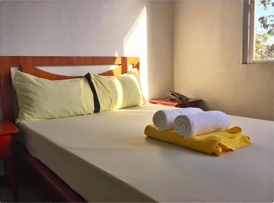 Getz Hotel Manila Bagian luar foto